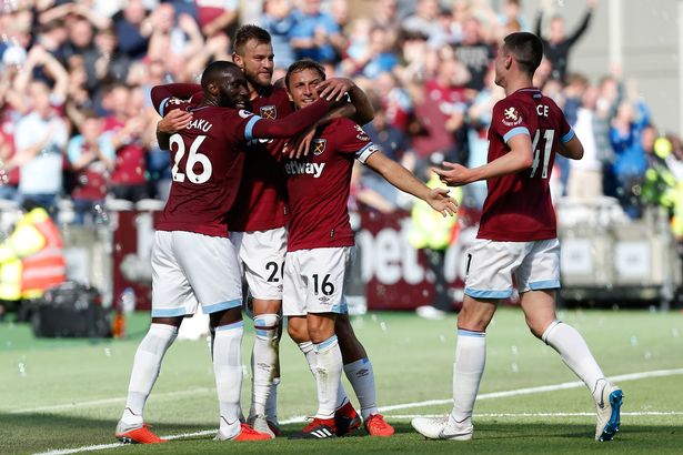 Andriy Yarmolenko, Declan Rice, Arthur Masuaku and Mark Noble celebrate