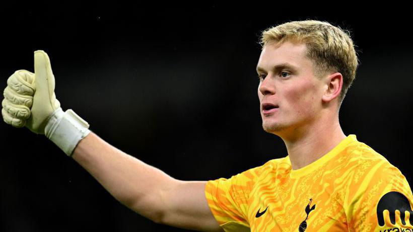 Reports say West Ham are getting close to a deal to sign Spurs goalkeeper Antonin Kinsky